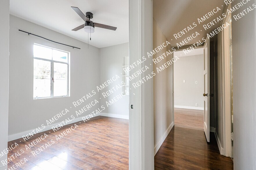 Building Photo - 1723 W Indianola Ave