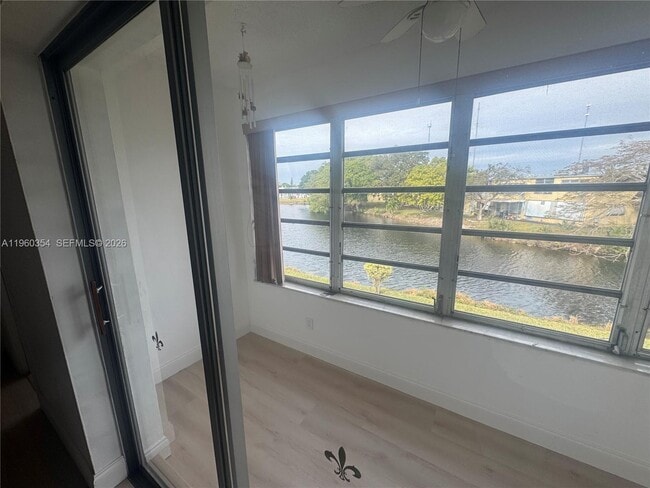 Building Photo - 20320 NE 2nd Ave