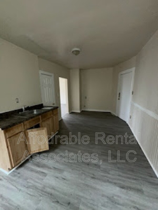 Building Photo - 1651 S 1st St