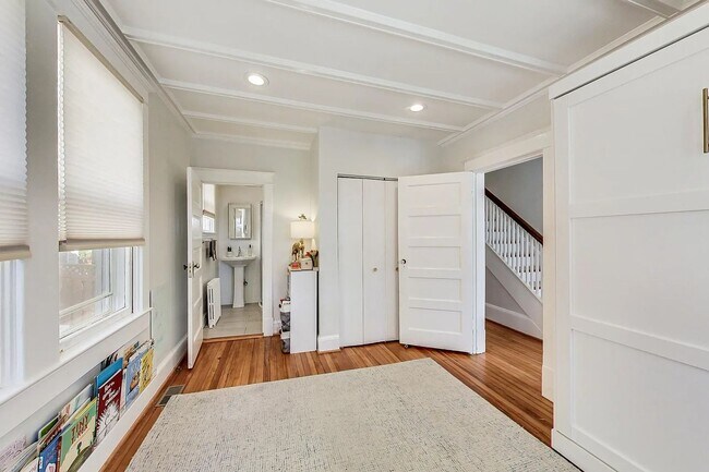 Building Photo - Palisades, NW Washington, DC - Beautiful 4...