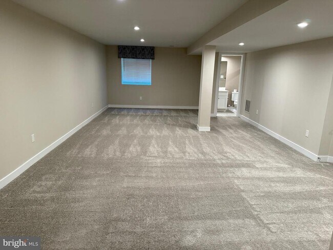 Building Photo - 103 Irongable Dr