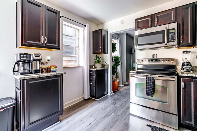 Building Photo - 605 Dennison Ave