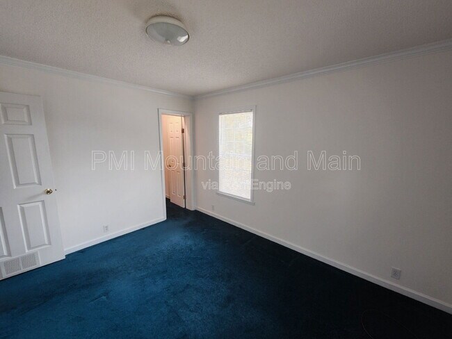 Building Photo - 58 Booker St