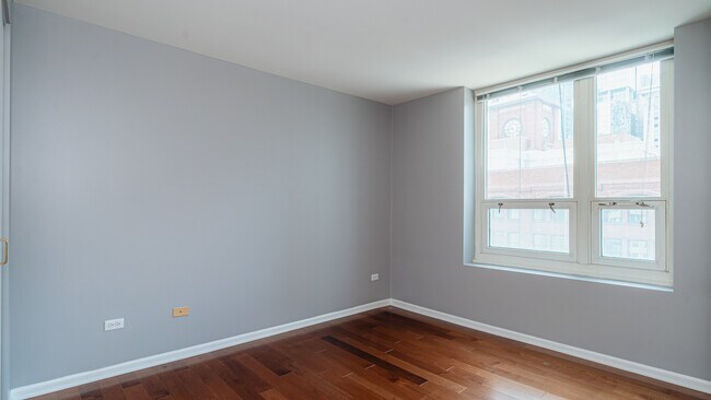 Building Photo - 345 N La Salle Dr