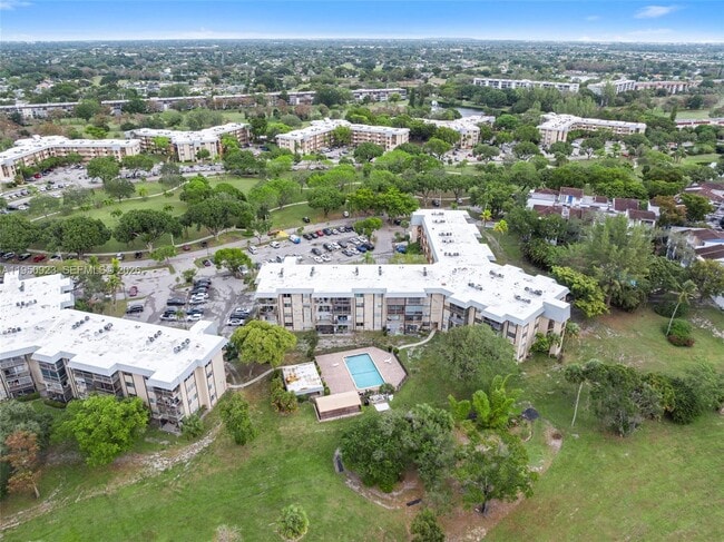 Building Photo - 6100 S Falls Cir Dr