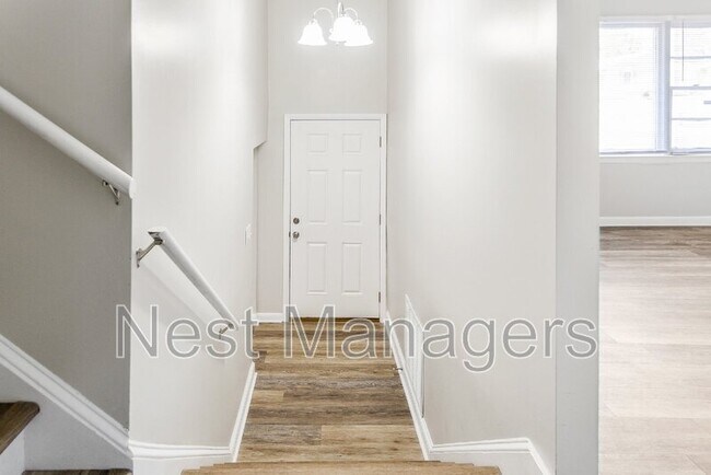 Building Photo - 1089 Essex Pl