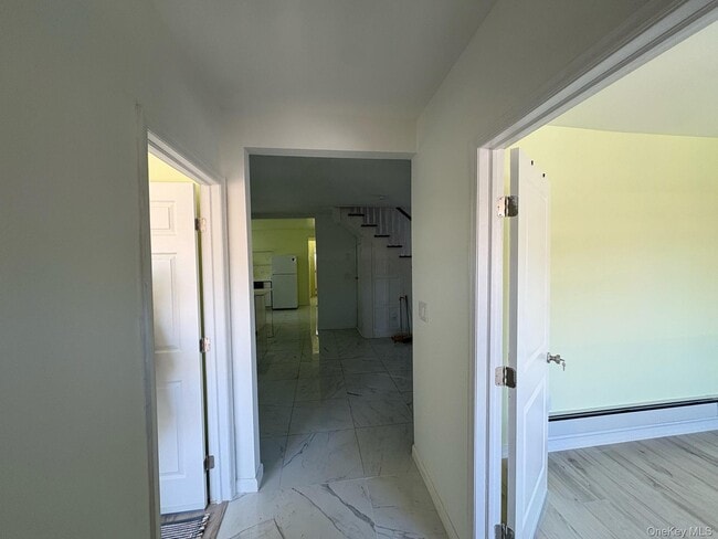 Building Photo - 79 Monhagen Ave