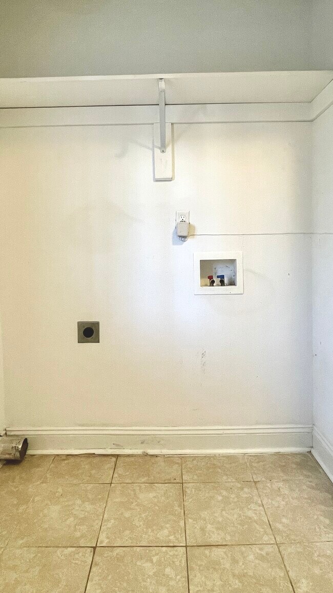 Building Photo - 3912 Davis St