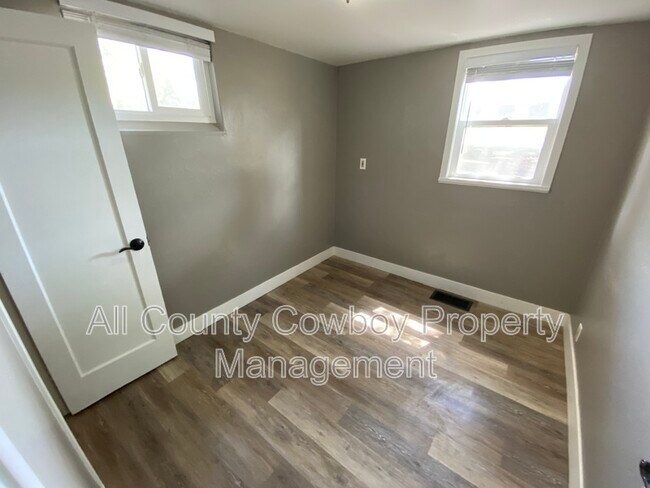 Building Photo - 1203 E Canby St