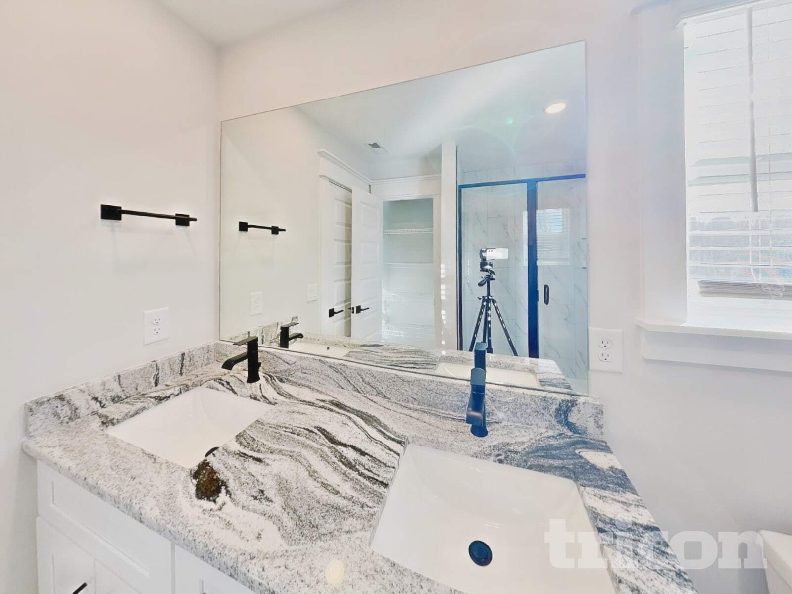 Building Photo - 520 Kingwood Ln