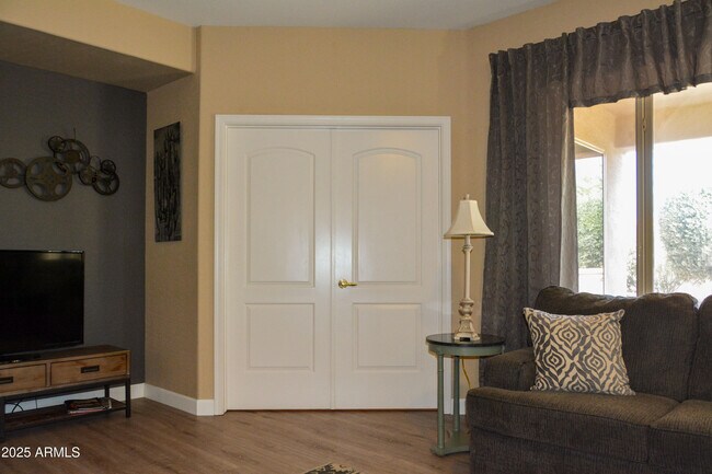 Building Photo - 13436 W La Vina Dr