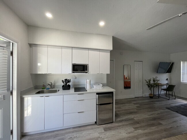 Building Photo - 522 NW 11th Ave