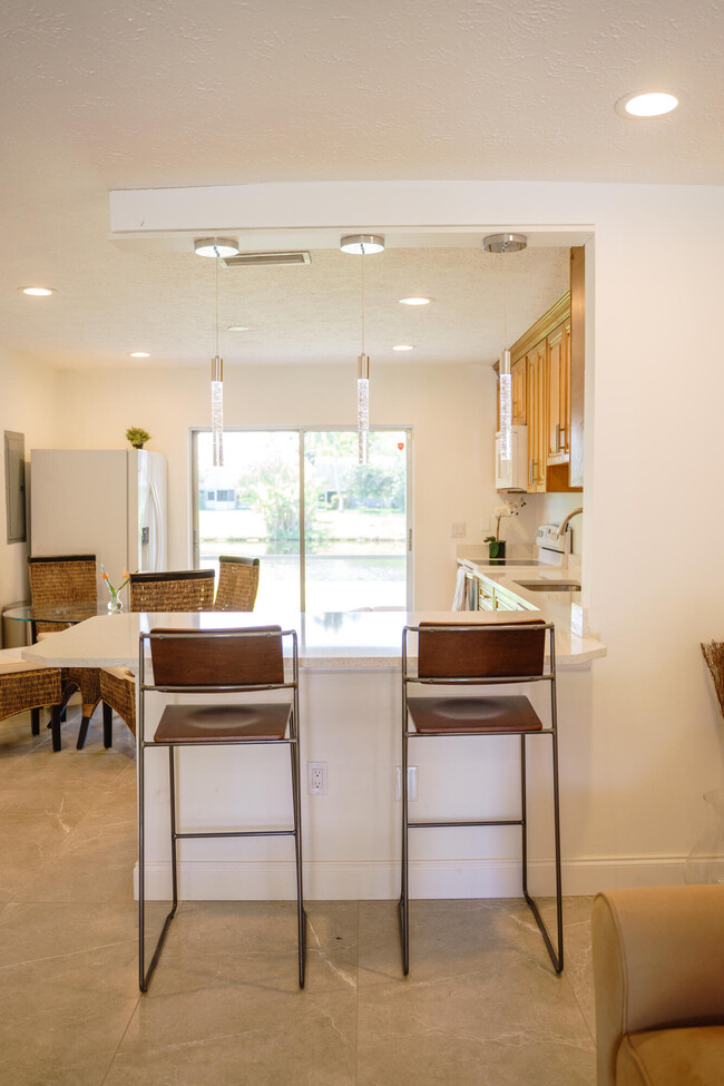 Building Photo - 1425 Riverside Cir