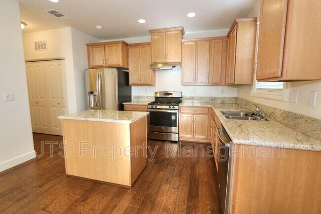 Building Photo - 1209 Lavande Dr