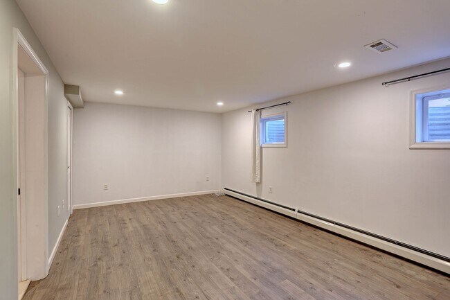 Building Photo - 4 Bedroom 2 Bath Hanover Home w- 2-Car Gar...