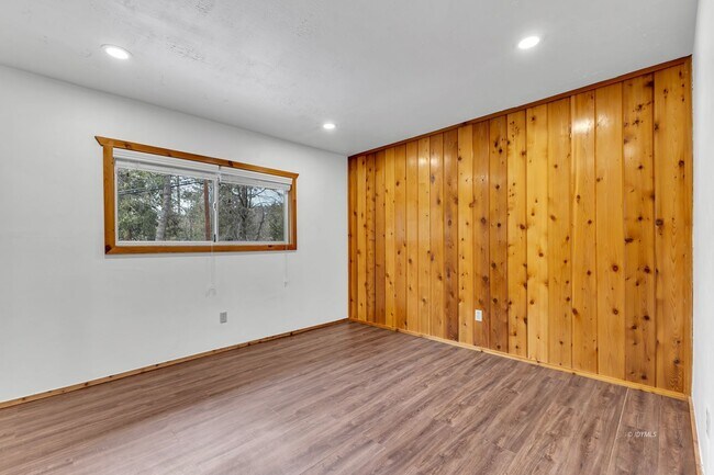 Building Photo - Mountain Lodge Home 1 Mile Away from the C...