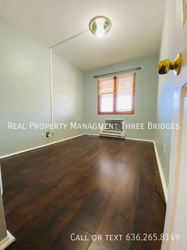 Building Photo - 7435 Hazelcrest Dr