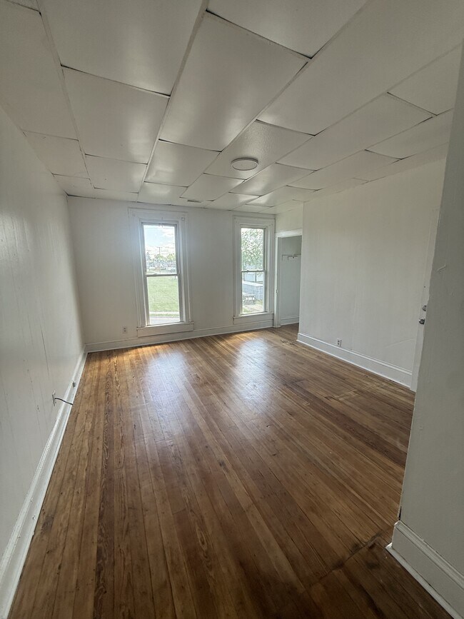 Building Photo - 804 1/2 Selma Rd