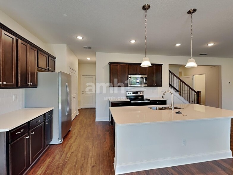 Building Photo - 616 Onate Cir