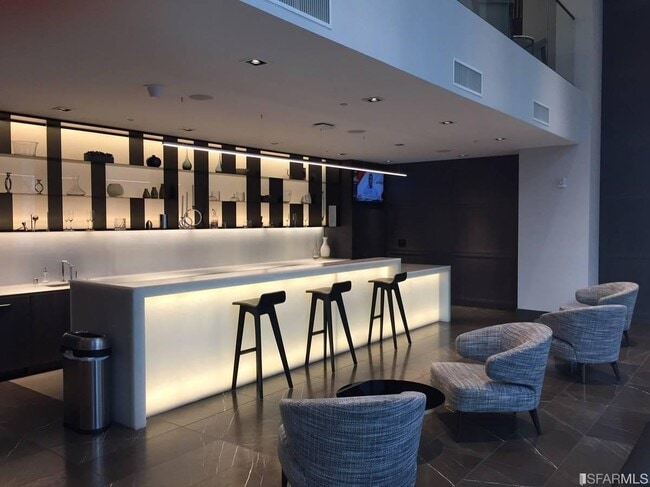 Building Photo - 338 Main St