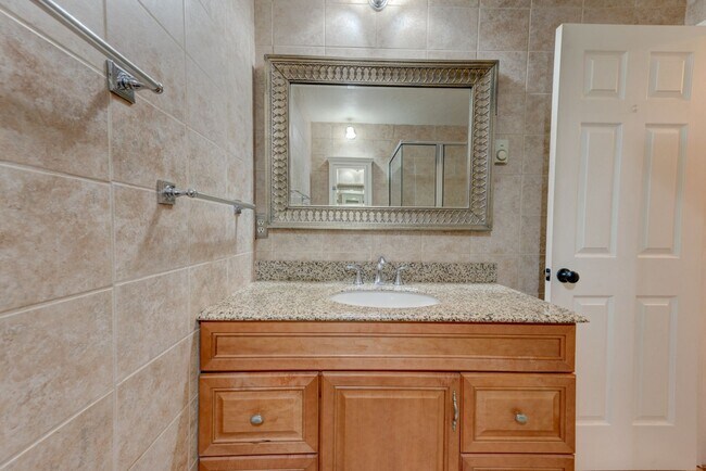 Building Photo - 1638 Fern Pl