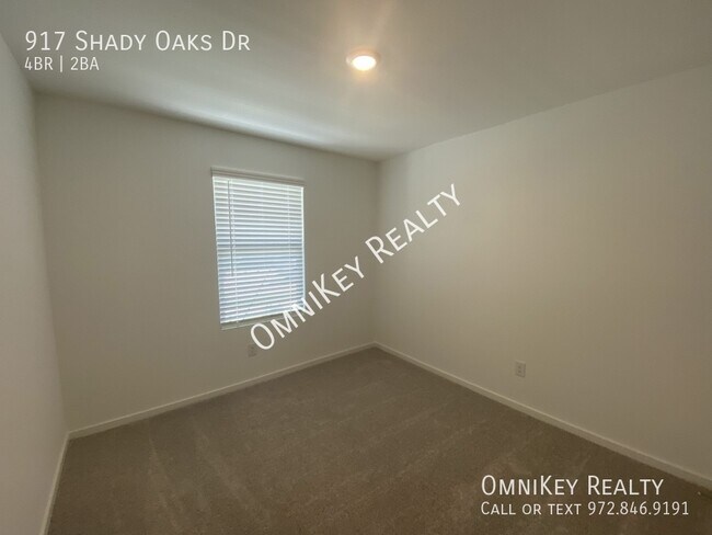 Building Photo - 917 Shady Oaks Dr