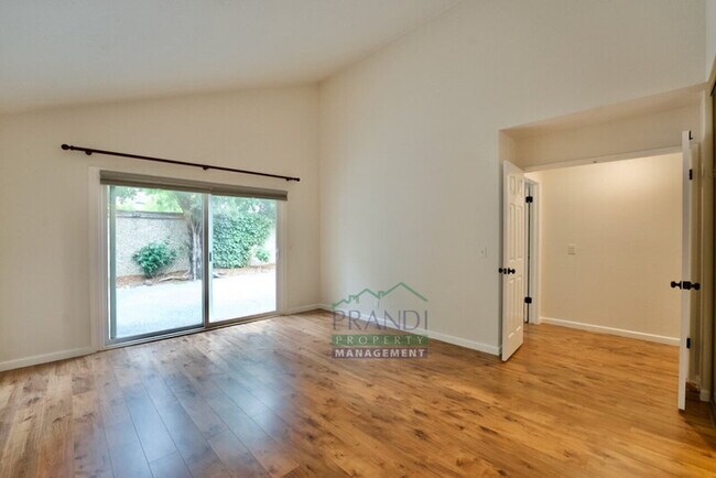 Building Photo - 9 Quince Ct