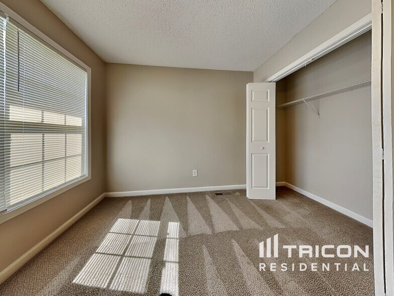 Building Photo - 402 WI Pkwy
