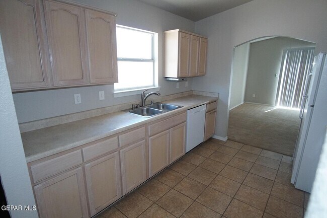 Building Photo - 807 Jaime St