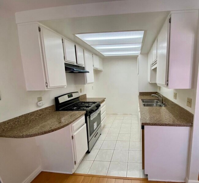 Building Photo - 8020 Langdon Ave