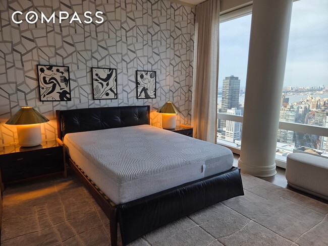 Building Photo - 80 Columbus Cir