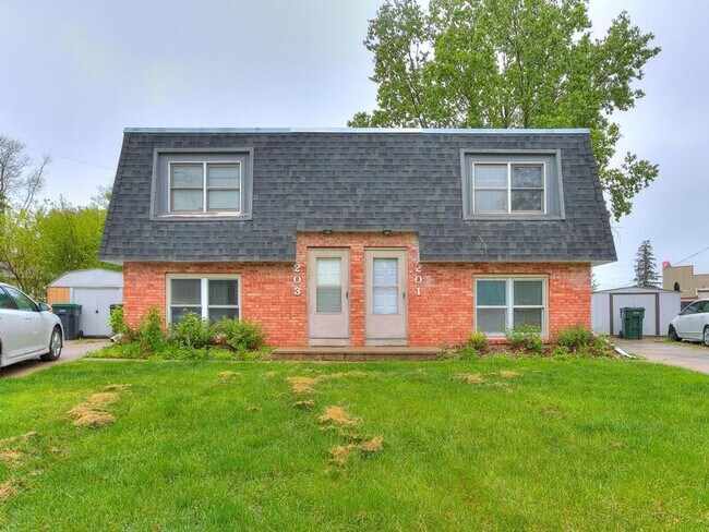 Building Photo - 201-203 Wellons Dr