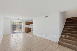 Building Photo - 238 E Vine Cir