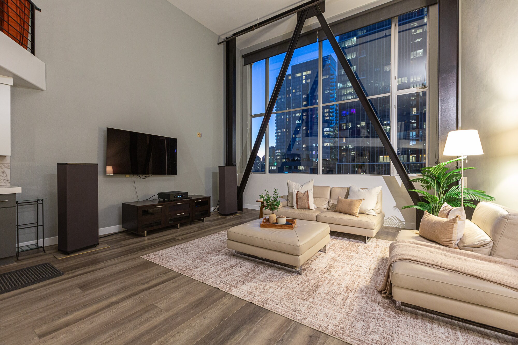 Building Photo - 346 1st St