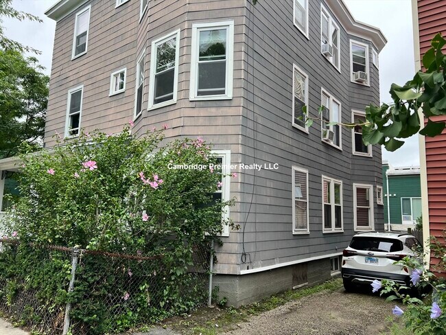 Building Photo - 157 Walden St