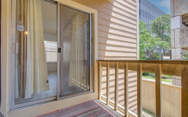 Building Photo - 716 Bering Dr