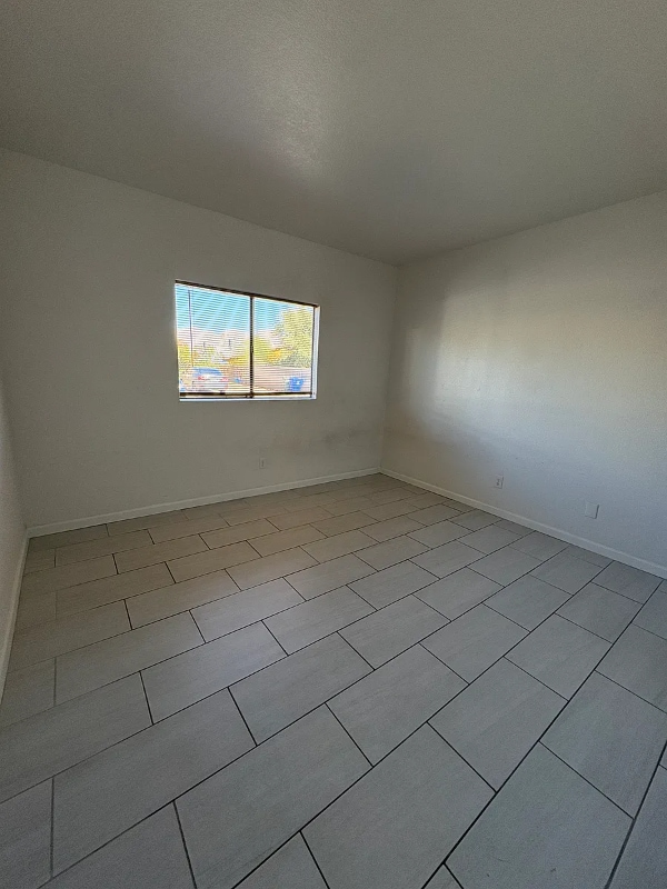 Building Photo - 117 E King Rd