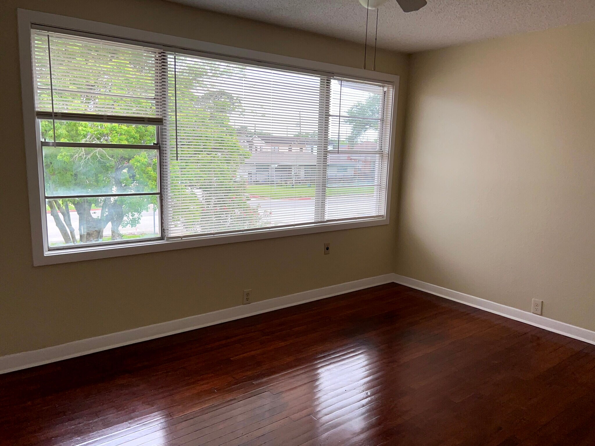 Building Photo - 4928 Avenue O