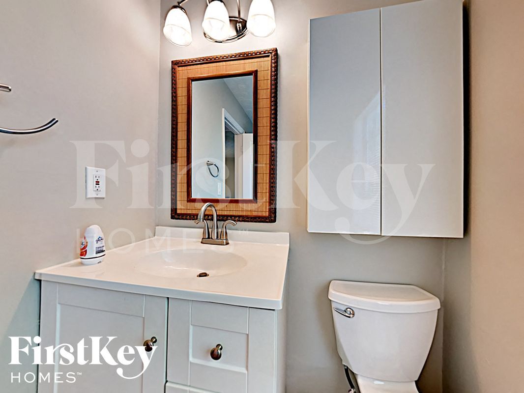 Building Photo - 2600 Stratford Ln