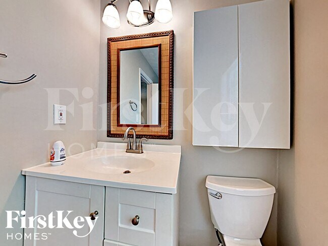 Building Photo - 2600 Stratford Ln