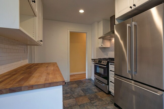 Building Photo - 2 Bed, 2 Bath Home in Historic Birchwood Neighborhood