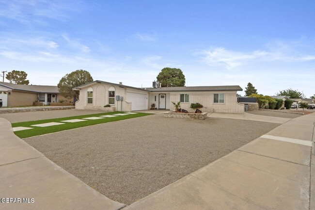 Building Photo - 2912 Hector Dr