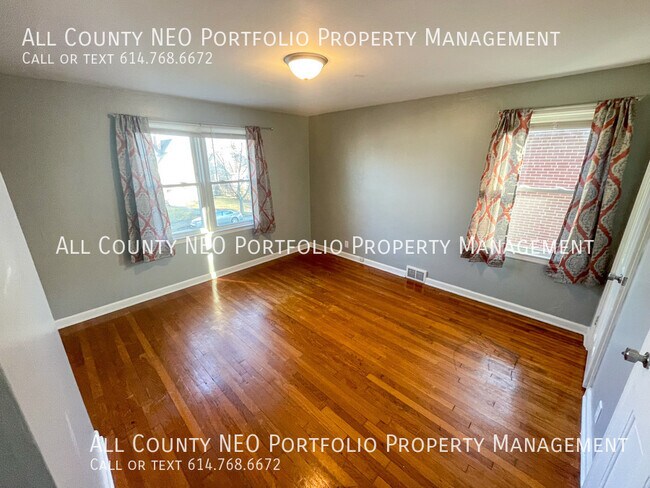 Building Photo - 35 N Brinker Ave