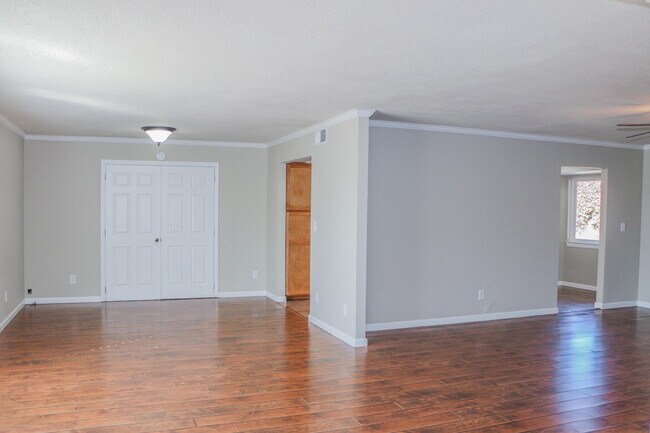Building Photo - 816 Marimba Dr