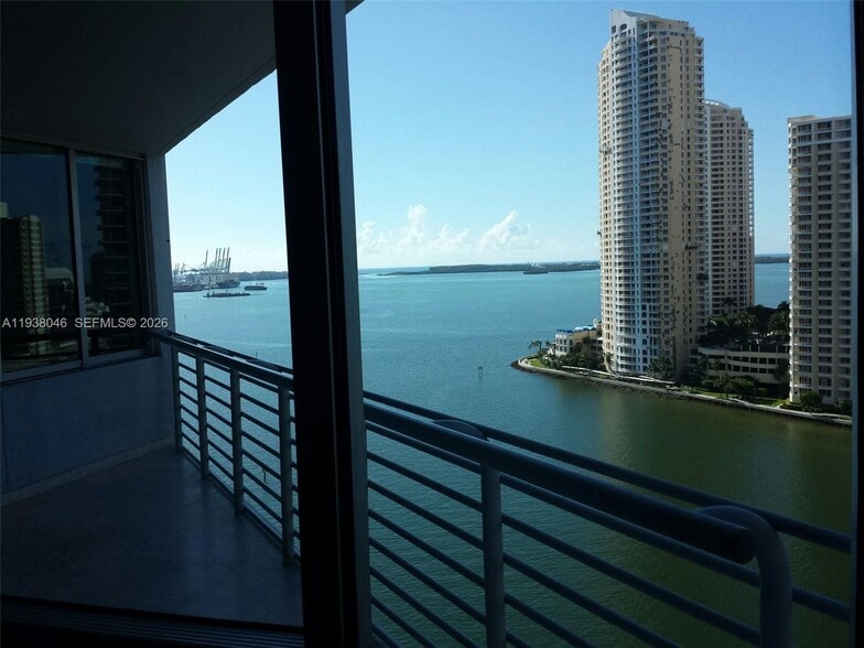 Building Photo - 325 S Biscayne Blvd
