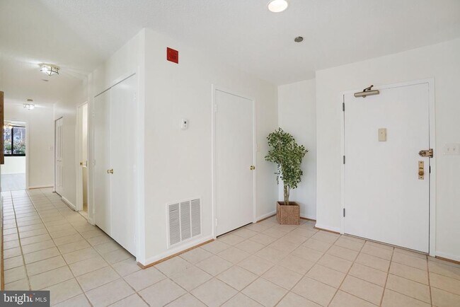 Building Photo - 3713 S George Mason Dr