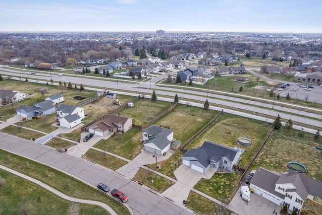 Building Photo - Spacious & Stylish 4-Bedroom Home in West ...
