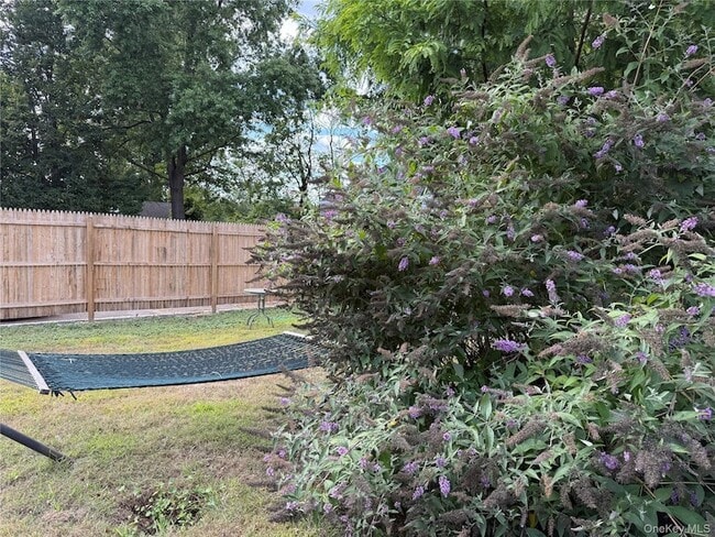 Building Photo - 27 Dosoris Way