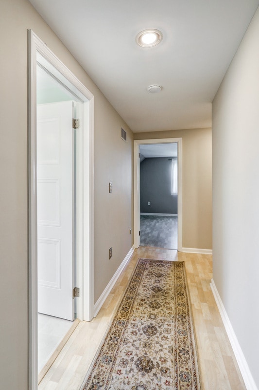 Building Photo - 1827 Larchmont Ln