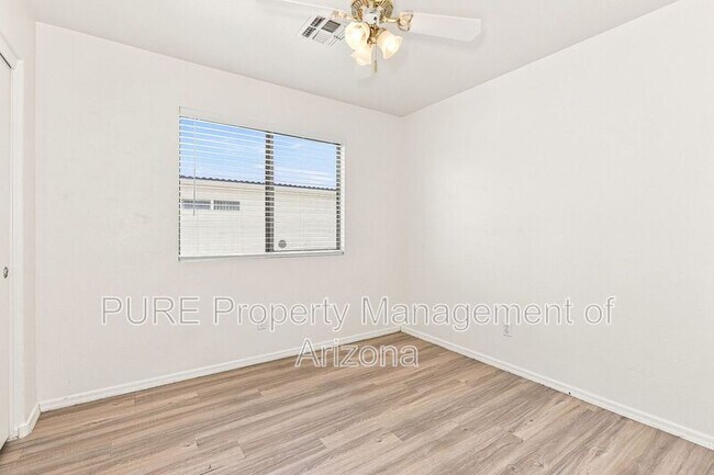 Building Photo - 8952 E Birchwood Cir
